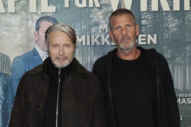 Mads Mikkelsen and Anders Thomas Jensen at the premiere of the movie Therapy for Vikings Den sidste viking The Last Viking in the cinema at Delphi Filmpalast Berlin, 17 12 2025 Foto:xS.xGabschx xFuturexImagex wikinger_5236