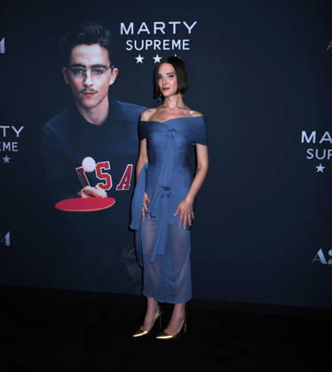 December 16, 2025, New York, Ny, United States: Hari Nef attends A24 s Marty Supreme New York Premiere. Held at Regal Times Square in New York. Zuma Press December 16, 2025. New York United States - ZUMAp281 20251216_zea_p281_261 Copyright: xPhotoxImagexPressx