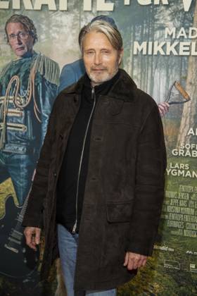 abb Mads Dittmann Mikkelsen Danish actor on the red carpet at the Berlin movie premiere of Therapie fuer Wikinger at the cinema Delphi Filmpalast Berlin on 17 12 2025 Berlin Germany