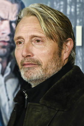 abb Mads Dittmann Mikkelsen Danish actor on the red carpet at the Berlin movie premiere of Therapie fuer Wikinger at the cinema Delphi Filmpalast Berlin on 17 12 2025 Berlin Germany