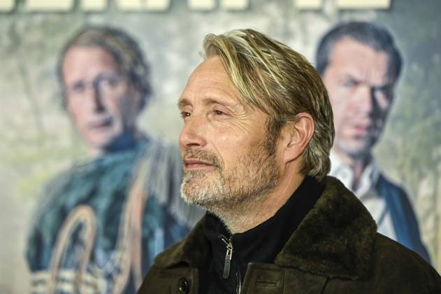abb Mads Dittmann Mikkelsen Danish actor on the red carpet at the Berlin movie premiere of Therapie fuer Wikinger at the cinema Delphi Filmpalast Berlin on 17 12 2025 Berlin Germany