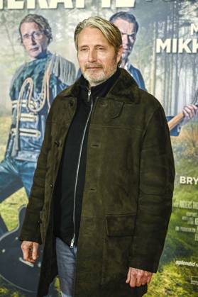 abb Mads Dittmann Mikkelsen Danish actor on the red carpet at the Berlin movie premiere of Therapie fuer Wikinger at the cinema Delphi Filmpalast Berlin on 17 12 2025 Berlin Germany