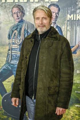 abb Mads Dittmann Mikkelsen Danish actor on the red carpet at the Berlin movie premiere of Therapie fuer Wikinger at the cinema Delphi Filmpalast Berlin on 17 12 2025 Berlin Germany