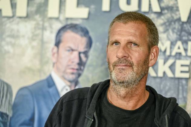 abb Anders Thomas Jensen Danish director screenwriter and actor on the red carpet at the Berlin Film Premiere of Therapy for Vikings at the Delphi Filmpalast Berlin on December 17, 2025 Berlin Germany
