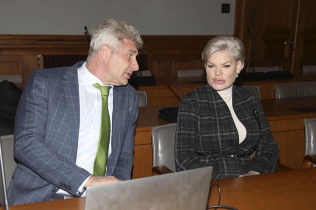 Melanie Müller with her lawyer Adrian Stahl at the appeal trial for using signs of unconstitutional and terrorist organizations at Leipzig District Court Leipzig, 18 12 2025 Foto:xAgenturxWehnertx xGränzdörferx xFuturexImagex mueller_5208