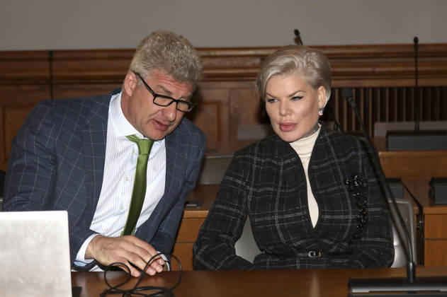 Melanie Müller with her lawyer Adrian Stahl at the appeal trial for using signs of unconstitutional and terrorist organizations at Leipzig District Court Leipzig, 18 12 2025 Foto:xAgenturxWehnertx xGränzdörferx xFuturexImagex mueller_5217