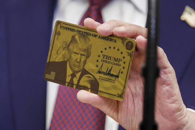 President Trump delivers remarks on lowering the prices of drugs and pharmaceuticals US President Donald Trump holds the Trump Gold Card during an event on lowering the prices of drugs and pharmaceuticals in the Roosevelt Room of the White House in Washington, DC, USA, 19 December 2025. WASHINGTON DISTRICT OF COLUMBIA United States  Copyright: xPool ABACAx