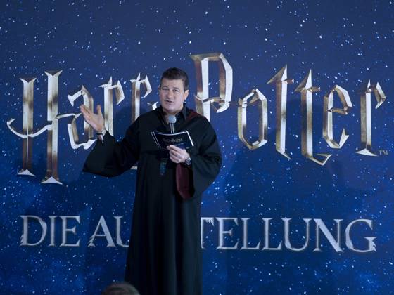 Paul Zaller President and CEO of Imagine Exhibitions, Inc during the exhibition opening Harry Potter The Exhibition at the Erlwein Forum in Dresden It is the most comprehensive collection of Harry Potter movie props and costumes to date Harry Potter The Exhibition can be experienced until May 3, 2026