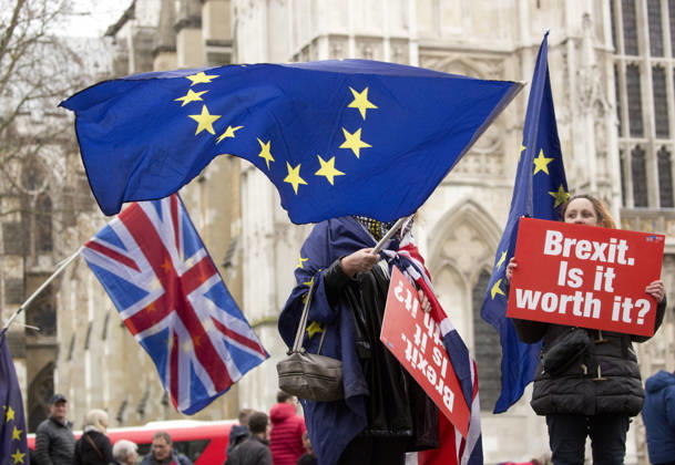 Commonwealth Day in London LONDON, UNITED KINGDOM - MARCH 12: Pro-EU demonstrators protest outside Westminster Abbey while the Royal Family including The Queen, accompanied by the Prince of Wales and The Duchess of Cornwall, Duke and Duchess of Cambridge, Prince Harry and Meghan Markle among others celebrate Commonwealth Day on Monday March 12, 2018. London, City of Ingiltere. Editorial use only. Please get in touch for any other usage.  Copyright: x2025xAnadoluxIsabelxInfantesx
