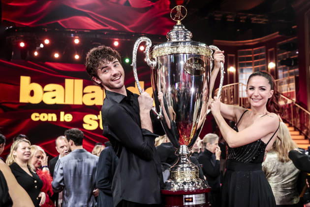 December 21, 2025, Rome, Rome, Italy: Dancing with the Stars television show, the finale. Pictured is Andrea Delogu and Nikita Perotti, the winners. Rome, Italy 20 December 2025 Rome Italy  - ZUMAa289 20251221_zia_a289_011 Copyright: xCristianoxMinichiellox