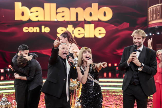 December 21, 2025, Rome, Rome, Italy: Dancing with the Stars television show, the finale. Pictured: Milly Carlucci with Paolo Belli and Massimiliano Rosolino. Rome, Italy 20 December 2025 Rome Italy  - ZUMAa289 20251221_zia_a289_053 Copyright: xCristianoxMinichiellox