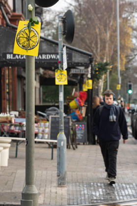 Paintings of a lemon and roses adorn the side of the road ahead of the funeral procession of Gary Mani Mounfield, Bass Player in the Stone Roses and Primal Scream, in Heaton Moor, Stockport on 22 December 2025. The Stone Roses dopted the lemon as a symbol of rebellion and counter-culture, featuring it prominently on their iconic debut album cover. 22 12 2025 Stockport Greater Manchester England Heaton Moor  Copyright: xMattxWilkinsonx