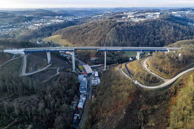 The new Rahmedetal bridge on the A 45 is opened to traffic FOR EDITORIAL PURPOSES ONLY EDITORIAL USE ONLY p Aerial view of the ahmedetal bridge on 22 12 2025 in Lüdenscheid The bridge is opened to traffic today Photo Arnulf Stoffel Funke Foto Services p Colorful Germany NRW Lüdenscheid Copyright ArnulfxStoffel Copyright: ArnulfxStoffel doc83stpbp5un9884xa1sw0 ,EDITORIAL USE ONLY Copyright: ArnulfxStoffel