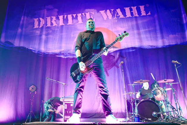 22 12 2025, Dritte Wahl, Band, in concert live at the Max Schmeling Halle, Berlin, Berlin