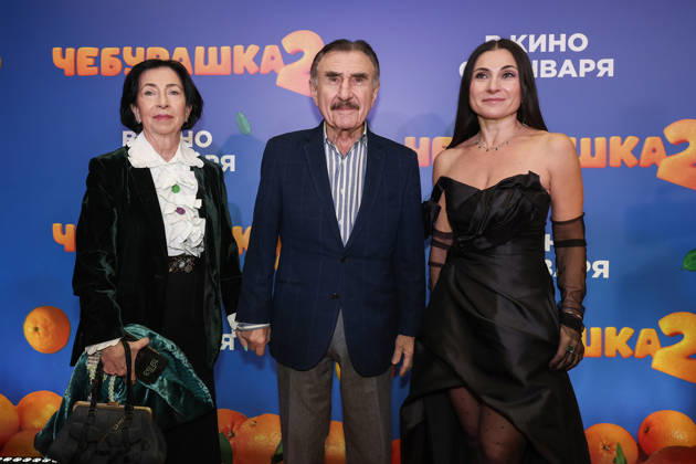 RUSSIA, MOSCOW - DECEMBER 24, 2025: Actor Leonid Kanevsky poses with his wife Anna Berezina (L) and daughter Natalya Kanevskaya on the red carpet during the premiere of the family comedy Cheburashka 2 by Dmitry Dyachenko at the KARO 11 Oktyabr cinema on Novy Arbat Street (New Arbat Avenue). Valery Sharifulin TASS  86692958