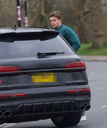 Adam Peaty and Holly Ramsay 29 12 2025 Adam Peaty arrives back at Gordon Ramsay’s Wandsworth home after Peaty’s marriage to Ramsay’s daughter Holly.  Copyright: xRayxCollins.x NINTCHDBPICT001048412358