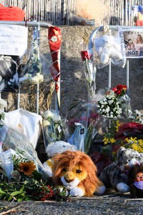 Hommage To Brigitte Bardot Outside Her House - Saint Tropez Supporters of Brigitte Bardot lay flowers, objects representing animals, and letters in memory of Brigitte Bardot outside her home, in Saint Tropez, France, on December 30, 2025. Photo by Florian Poitout ABACAPRESS.COM  Copyright: xPoitoutxFlorian ABACAx