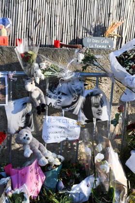 Hommage To Brigitte Bardot Outside Her House - Saint Tropez Supporters of Brigitte Bardot lay flowers, objects representing animals, and letters in memory of Brigitte Bardot outside her home, in Saint Tropez, France, on December 30, 2025. Photo by Florian Poitout ABACAPRESS.COM Saint Tropez France  Copyright: xPoitoutxFlorian ABACAx