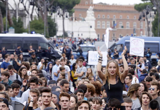 Students protest in Rome ROME, ITALY - OCTOBER 09: Students attend a demonstration on the occasion of a strike against the Italian government s school reform in Rome, Italy October 9, 2015. Rome Lazio. Editorial use only. Please get in touch for any other usage.  Copyright: x2025xAnadoluxRiccardoxDexLucax