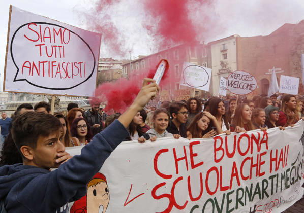 Students protest in Rome ROME, ITALY - OCTOBER 09: Students attend a demonstration on the occasion of a strike against the Italian government s school reform in Rome, Italy October 9, 2015. Some students held pro-refugee placards during the demonstration on Friday. Rome Lazio. Editorial use only. Please get in touch for any other usage.  Copyright: x2025xAnadoluxRiccardoxDexLucax