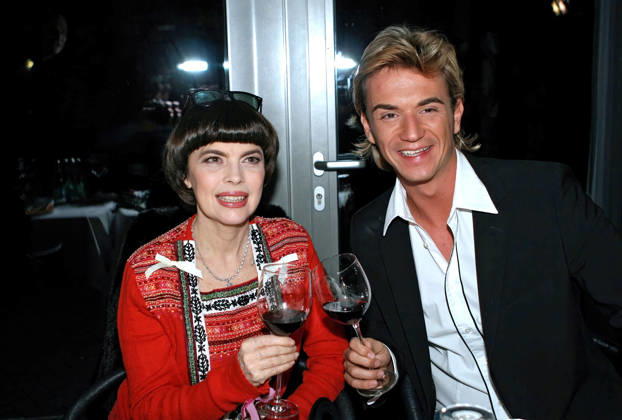 ARCHIVE Florian Silbereisen Showmaster Florian Silbereisen with Mireille Mathieu on the occasion of the ARD TV show Am laufenden Band , 2006 ARCHIVE RECORDING, date estimated 20260101JWM0215