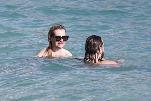 Heidi Klum And Tom Kaulitz Beachside - St Barths Heidi Klum and Tom Kaulitz seen enjoying the sun in Saint Barthelemy, France on January 4, 2026. Photo by ABACAPRESS.COM Saint Barthelemy France  Copyright: xABACAx