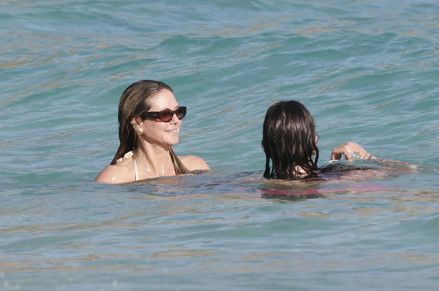 Heidi Klum And Tom Kaulitz Beachside - St Barths Heidi Klum and Tom Kaulitz seen enjoying the sun in Saint Barthelemy, France on January 4, 2026. Photo by ABACAPRESS.COM Saint Barthelemy France  Copyright: xABACAx