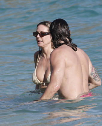 Heidi Klum And Tom Kaulitz Beachside - St Barths Heidi Klum and Tom Kaulitz seen enjoying the sun in Saint Barthelemy, France on January 4, 2026. Photo by ABACAPRESS.COM Saint Barthelemy France  Copyright: xABACAx
