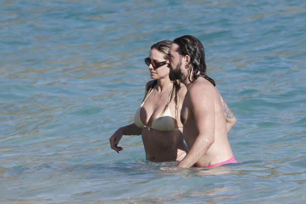 Heidi Klum And Tom Kaulitz Beachside - St Barths Heidi Klum and Tom Kaulitz seen enjoying the sun in Saint Barthelemy, France on January 4, 2026. Photo by ABACAPRESS.COM Saint Barthelemy France  Copyright: xABACAx