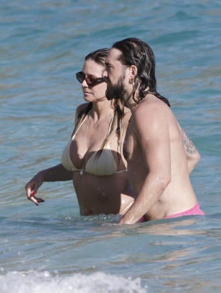 Heidi Klum And Tom Kaulitz Beachside - St Barths Heidi Klum and Tom Kaulitz seen enjoying the sun in Saint Barthelemy, France on January 4, 2026. Photo by ABACAPRESS.COM Saint Barthelemy France  Copyright: xABACAx