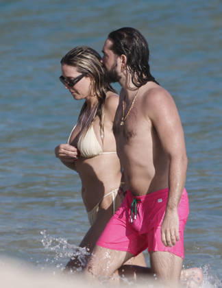 Heidi Klum And Tom Kaulitz Beachside - St Barths Heidi Klum and Tom Kaulitz seen enjoying the sun in Saint Barthelemy, France on January 4, 2026. Photo by ABACAPRESS.COM Saint Barthelemy France  Copyright: xABACAx