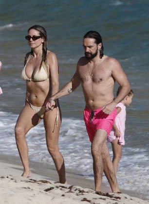 Heidi Klum And Tom Kaulitz Beachside - St Barths Heidi Klum and Tom Kaulitz seen enjoying the sun in Saint Barthelemy, France on January 4, 2026. Photo by ABACAPRESS.COM Saint Barthelemy France  Copyright: xABACAx