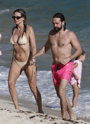 Heidi Klum And Tom Kaulitz Beachside - St Barths Heidi Klum and Tom Kaulitz seen enjoying the sun in Saint Barthelemy, France on January 4, 2026. Photo by ABACAPRESS.COM Saint Barthelemy France  Copyright: xABACAx