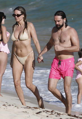 Heidi Klum And Tom Kaulitz Beachside - St Barths Heidi Klum and Tom Kaulitz seen enjoying the sun in Saint Barthelemy, France on January 4, 2026. Photo by ABACAPRESS.COM Saint Barthelemy France  Copyright: xABACAx