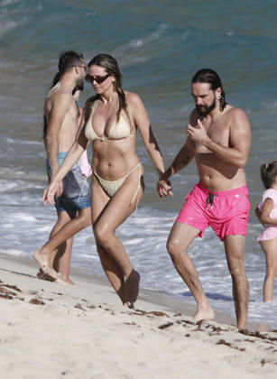Heidi Klum And Tom Kaulitz Beachside - St Barths Heidi Klum and Tom Kaulitz seen enjoying the sun in Saint Barthelemy, France on January 4, 2026. Photo by ABACAPRESS.COM Saint Barthelemy France  Copyright: xABACAx