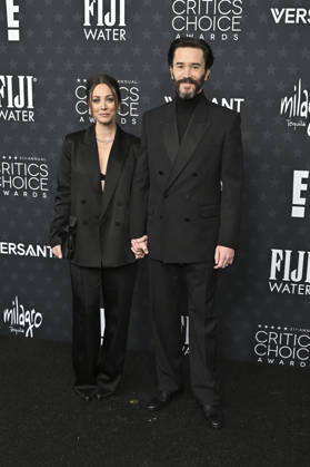 Kaley Cuoco and Tom Pelphrey at the 31 Critics Choice Awards 2026 at the Barker Hangar Santa Monica, 04 01 2026 Foto:xD.xStarbuckx xFuturexImagex critics_choice_6252