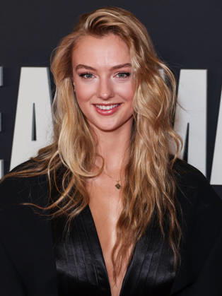 Los Angeles Premiere Of Row K Entertainment s Dead Man s Wire LOS ANGELES, CALIFORNIA, USA - JANUARY 07: German actress Lilly Krug arrives at the Los Angeles Premiere Of Row K Entertainment s Dead Man s Wire held at AMC The Grove 14 on January 7, 2026 in Los Angeles, California, United States., Credit:Xavier Collin Avalon United States, California, Los Angeles, AMC The Grove 14 Copyright: xXavierxCollinx xAvalonx 1064230315