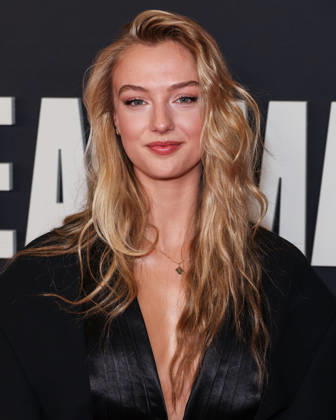 Los Angeles Premiere Of Row K Entertainment s Dead Man s Wire LOS ANGELES, CALIFORNIA, USA - JANUARY 07: German actress Lilly Krug arrives at the Los Angeles Premiere Of Row K Entertainment s Dead Man s Wire held at AMC The Grove 14 on January 7, 2026 in Los Angeles, California, United States., Credit:Xavier Collin Avalon United States, California, Los Angeles, AMC The Grove 14  Copyright: xXavierxCollinx xAvalonx 1064230336