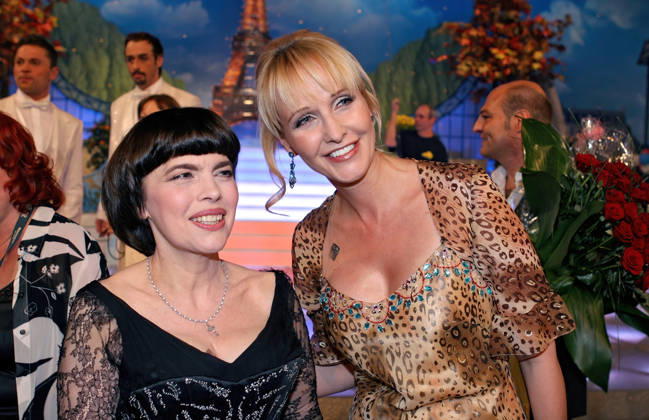 ARCHIVE Kristina Bach Singer Kristina Bach with Mireille Mathieu on the occasion of the ARD TV show Herbstfest der Volksmusik , 2006 ARCHIVE RECORDING, date estimated 20260107JWM0070