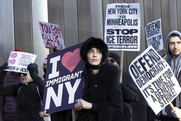 January 8, 2026, New York, New York, USA: Anti-ICE demonstrators picket outside of Department of Homeland Security Secretary K. Noem s press conference at One World Trade Center in Lower Manhattan. Protesters hold signs that read I love IMMIGRANT NY NYIC DEFEND DEMOCRACY IT S TIME FOR A GENERAL STRIKE! FROM NEW YORK New York TO MINNEAPOLIS STOP ICE TERROR YOU CAN NOT KILL US ALL NO ICE NO New York TERROR NOEM GO HOEM. Noem s New York City appearance occurs the day following the shooting and killing of R. Good, a legal observer in Minneapolis by an ICE agent. Hands Off New York City and coalition members demonstrate in solidarity with people in Minneapolis and across the country who are standing up to ICE. New York USA - ZUMAr174 20260108_znp_r174_030 Copyright: xGinaxMxRandazzox
