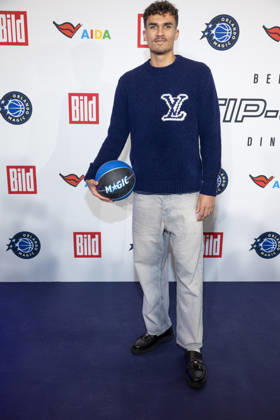 NBA Tip Off Dinner Axel Springer Tristan da Silva Tip off Dinner Axel Springer Verlag invites you to a dinner at the publishing house in Berlin on the occasion of the NBA game on January 15th. Copyright: xEventpressxFuhrx