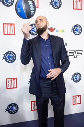NBA Tip Off Dinner Axel Springer Marcin Gortat Tip off Dinner On the occasion of the NBA game on January 15, Axel Springer Verlag invites you to a dinner at the publishing house in Berlin Copyright: xEventpressxFuhrx