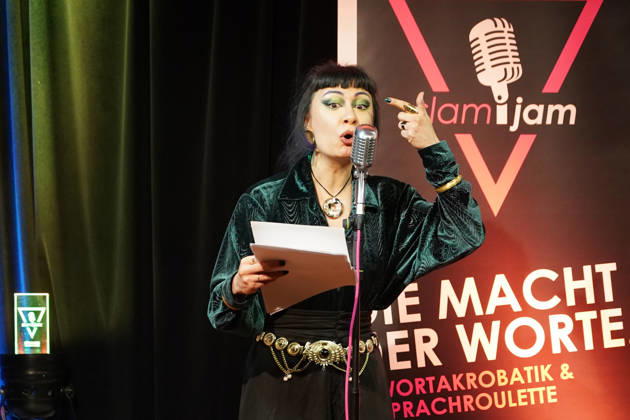 Aileen Schneider performs at the Slam Jam at Cafe Extra in Büttelborn Büttelborn 15 01 2026 Slam Jam at Cafe Extra