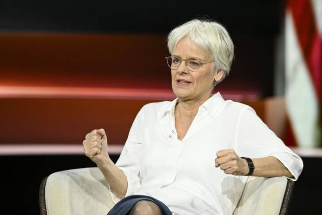 Ulrike Herrmann journalist 01 26 her Ulrike Herrmann on January 14, 2026 in Markus Lanz , ZDF TV television talk show talk show Germany german german woman journalism author taz tageszeitung economic expert business journalist german female journalist journalism cross half sitting talking gesticulating