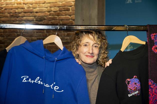 abb Tricia Tuttle with new Berlinale merchandising , the director of the Berlin International Film Festival, at the Berlinale 2026 program press conference on 20 01 2026 at the Akademi der Künste Berlin The 76th Berlin International Film Festival from February 12 to 22, 2026 Berlin Germany