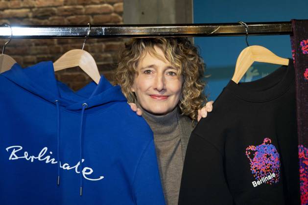 abb Tricia Tuttle with new Berlinale merchandising , the director of the Berlin International Film Festival, at the Berlinale 2026 program press conference on 20 01 2026 at the Akademi der Künste Berlin The 76th Berlin International Film Festival from February 12 to 22, 2026 Berlin Germany