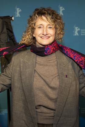 abb Tricia Tuttle with new Berlinale merchandising , the director of the Berlin International Film Festival, at the Berlinale 2026 program press conference on 20 01 2026 at the Akademi der Künste Berlin The 76th Berlin International Film Festival from February 12 to 22, 2026 Berlin Germany