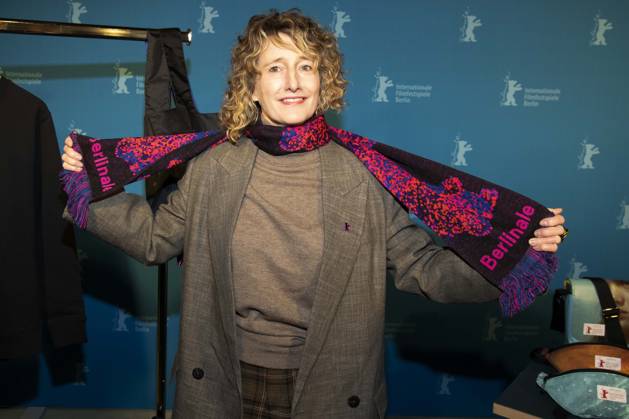 abb Tricia Tuttle with new Berlinale merchandising , the director of the Berlin International Film Festival, at the Berlinale 2026 program press conference on 20 01 2026 at the Akademi der Künste Berlin The 76th Berlin International Film Festival from February 12 to 22, 2026 Berlin Germany
