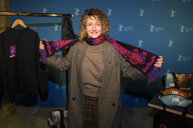 abb Tricia Tuttle with new Berlinale merchandising , the director of the Berlin International Film Festival, at the Berlinale 2026 program press conference on 20 01 2026 at the Akademi der Künste Berlin The 76th Berlin International Film Festival from February 12 to 22, 2026 Berlin Germany