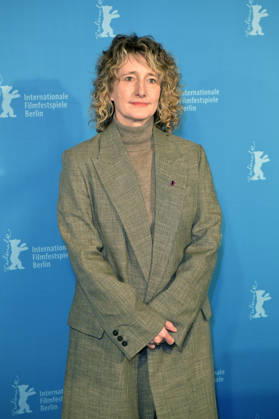 Tricia Tuttle presenting the merchandise before the program press conference of the Berlinale 2026 76 Berlin International Film Festival at the Akademie der Künste Berlin, 20 01 2026 Foto:xM.xBehrensx xFuturexImagex berlinale_pk_6114